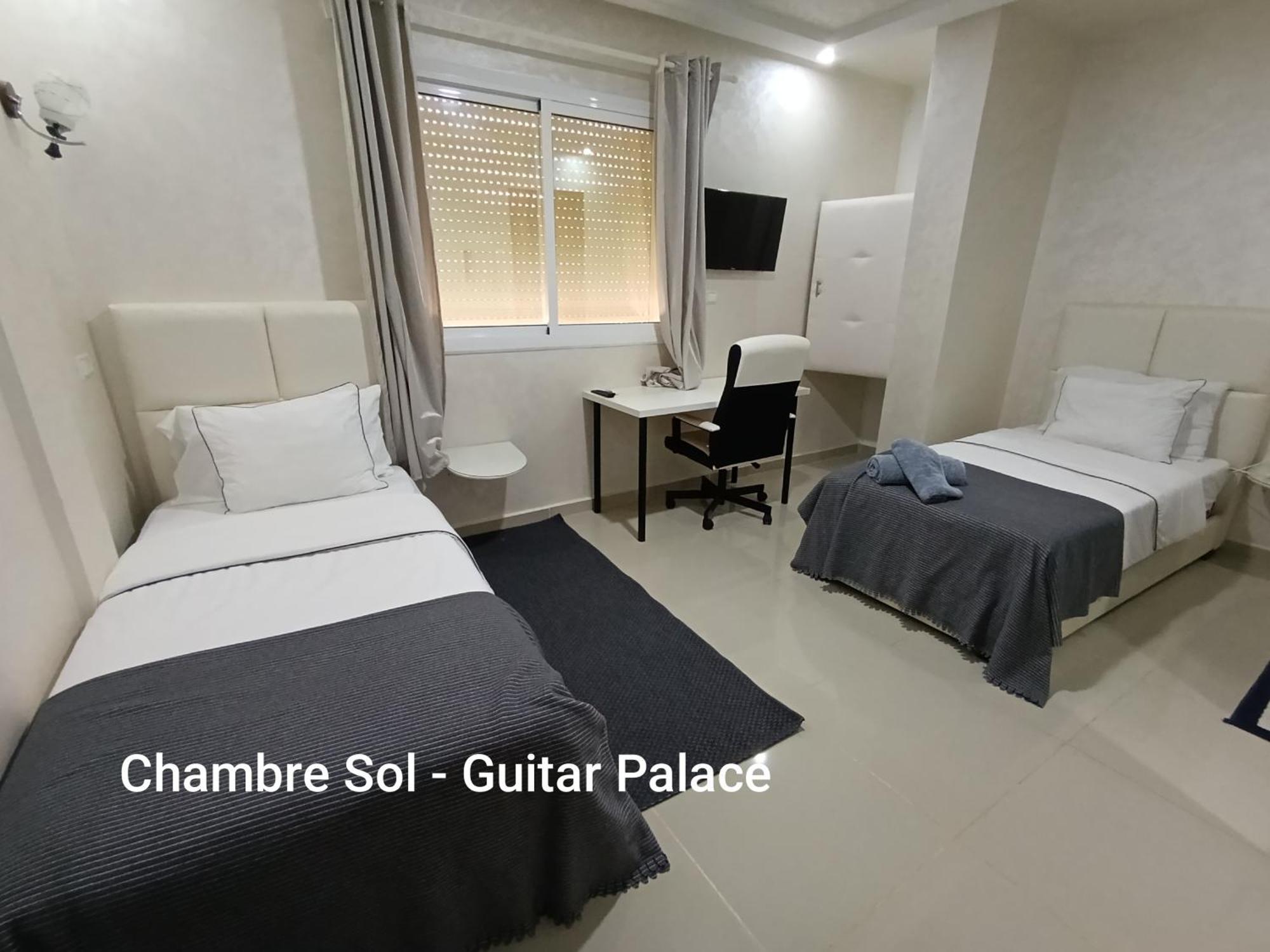 Guitar Palace - Chambres D'Hotes Bni Quolla Bagian luar foto