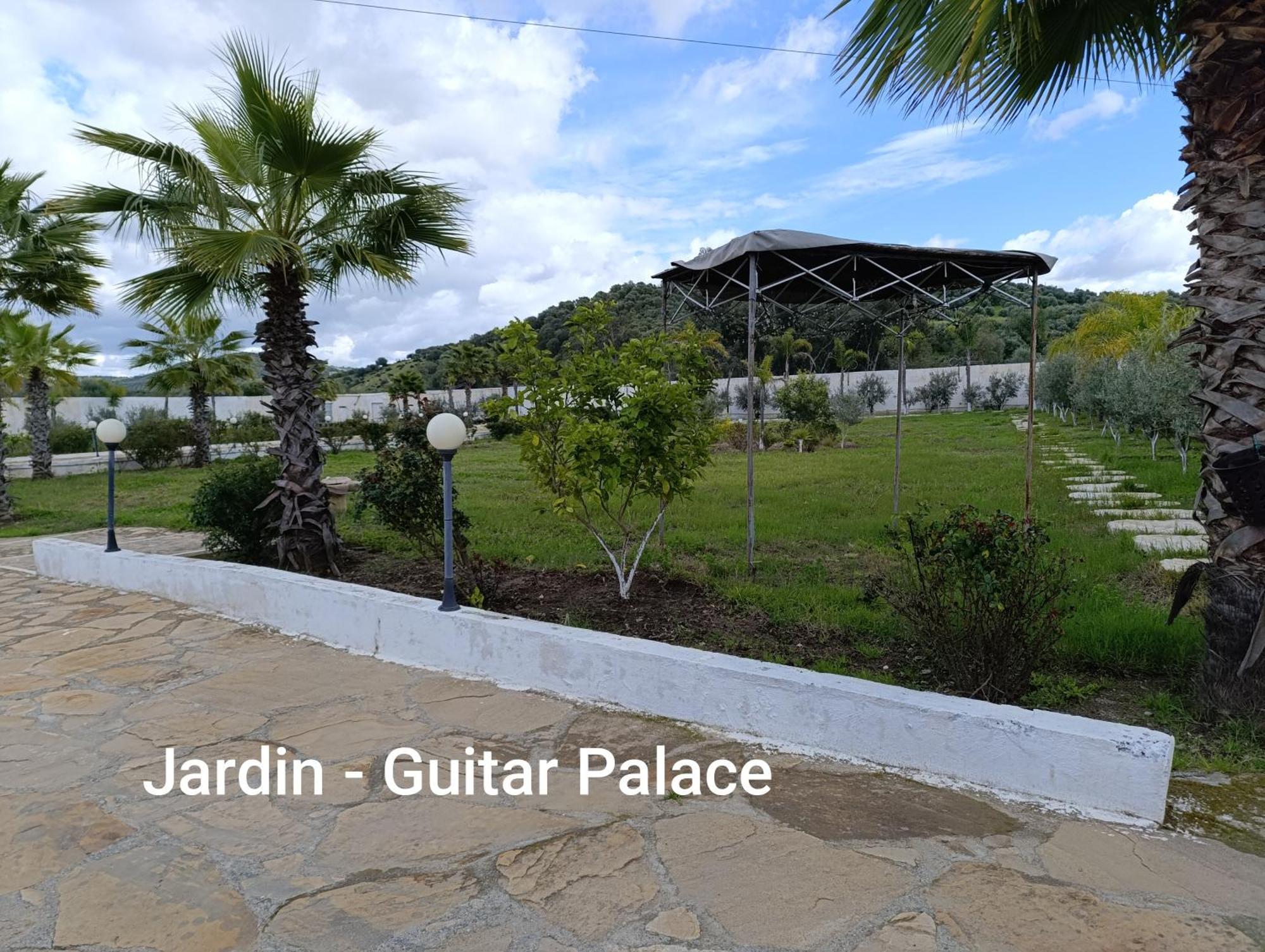 Guitar Palace - Chambres D'Hotes Bni Quolla Bagian luar foto