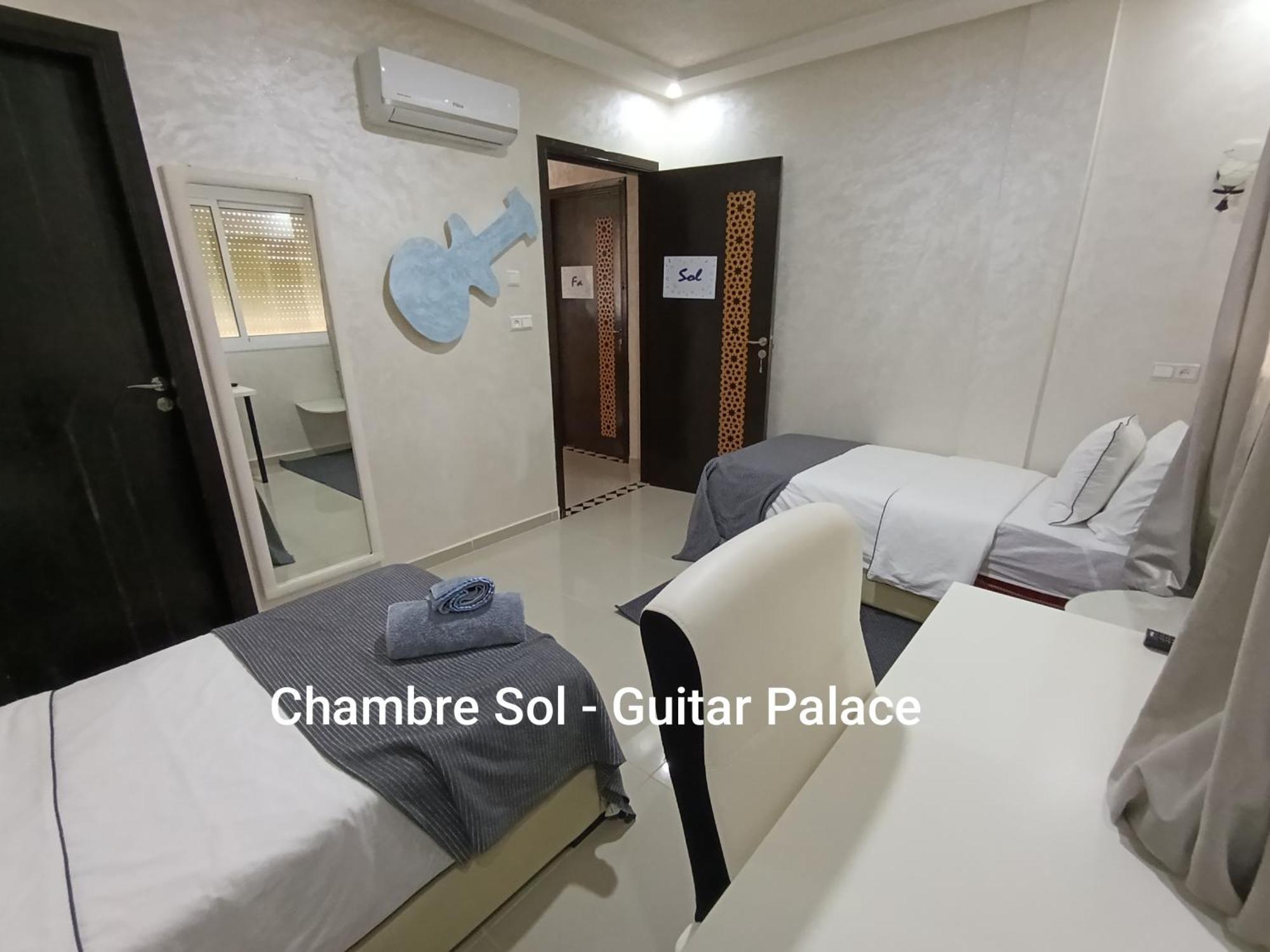 Guitar Palace - Chambres D'Hotes Bni Quolla Bagian luar foto