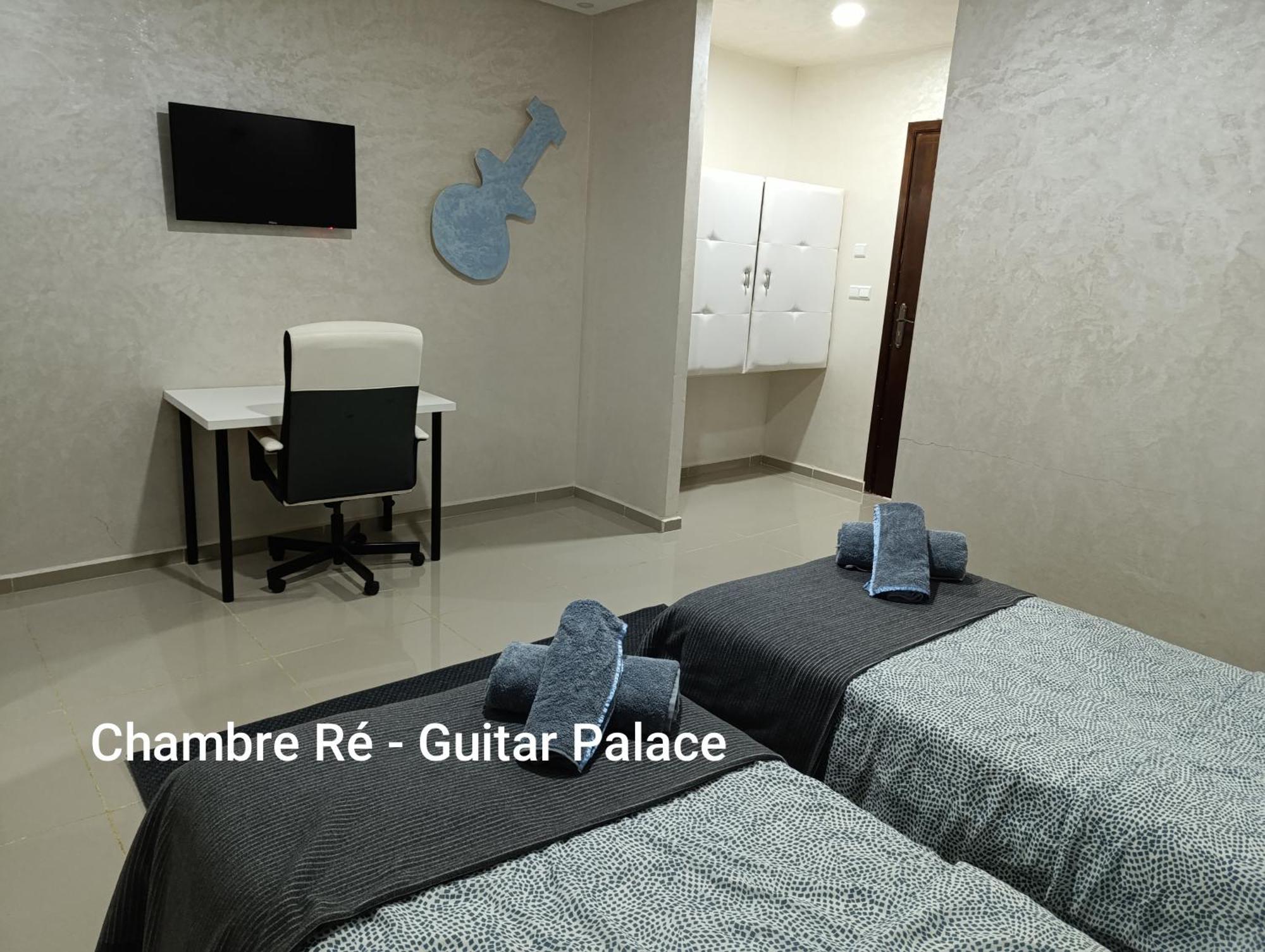 Guitar Palace - Chambres D'Hotes Bni Quolla Bagian luar foto